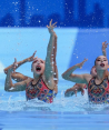 Equipo mexicano de natación artística en su rutina en los Juegos Panamericanos de Santiago 2023