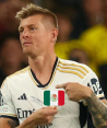 Toni Kroos lleva en alto la bandera de México en la Eurocopa 2024