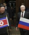 Kim Jong-Un (izq.) y Vladimir Putin, durante su reunión en Norcorea, ayer.