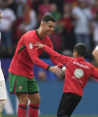 Cristiano Ronaldo genera emoción tanto en los grandes como en los más chicos