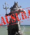 Clausuran polémica estatua de Poseidón en playa de Progreso, Yucatán.