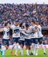 Futbolistas de la UNAM celebran el seguno gol, ayer.