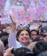 La jefa de Gobierno, Clara Brugada encabezó la “Caravana de la capital de la transformación”, sobre calle 5 de Mayo, ayer.