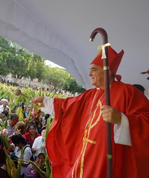 El obispo Salvador Rangel durante un acto religioso.