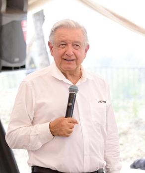El presidente, a la izq, el gobernador de SanLuis Potosí, a la DER.