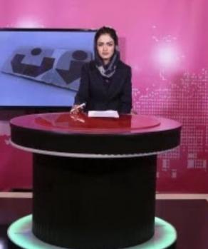 Presentadoras de TV en Afganistán rechazan orden talibán de cubrirse el rostro.