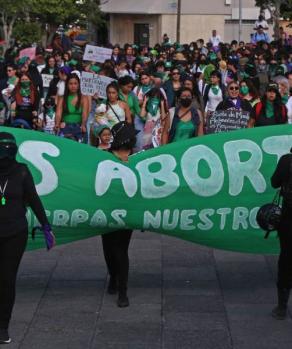 Ordenan eliminar el delito de aborto en Congreso de Jalisco.