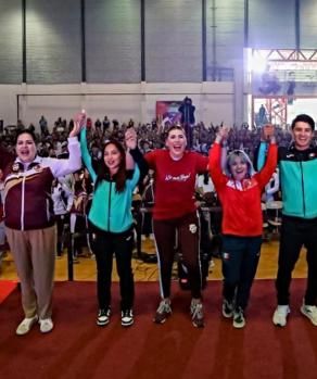 Abandera gobernadora Marina del Pilar a atletas de Baja California para los Juegos Nacionales de CONADE