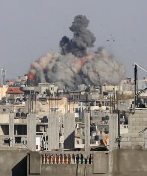 Israel inicia ofensiva en Rafah; antes, Hamas dio sí a tregua.