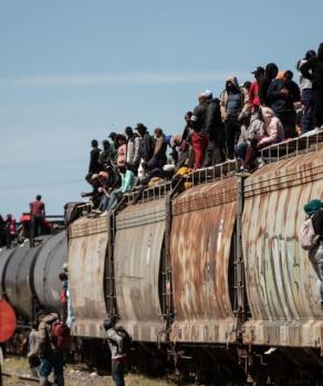 Alrededor de mil quinientos migrantes continuan varados por quinto día consecutivo en el territorio zacatecano.