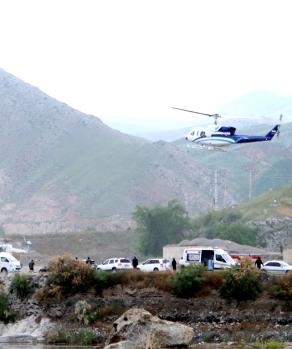Unidades aéreas se suman a los recorridos para rastrear el helicóptero Bell 212, ayer.