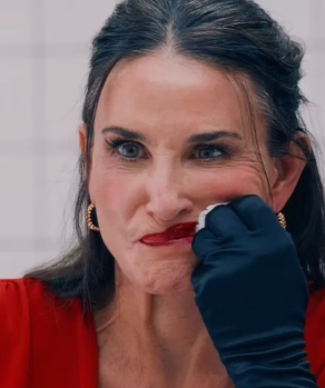 La sustancia: ¿vale al pena ver la película de terror con Demi Moore?