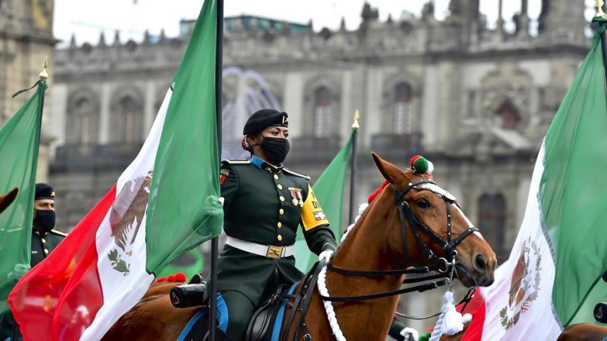Fotogalería Así fue el desfile militar por el 210 aniversario de la