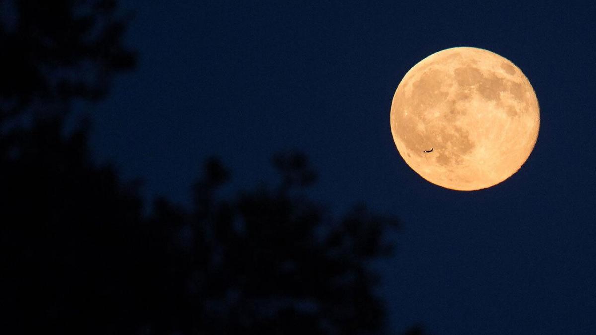 Así se ve la espectacular Luna Llena de octubre (FOTOS)