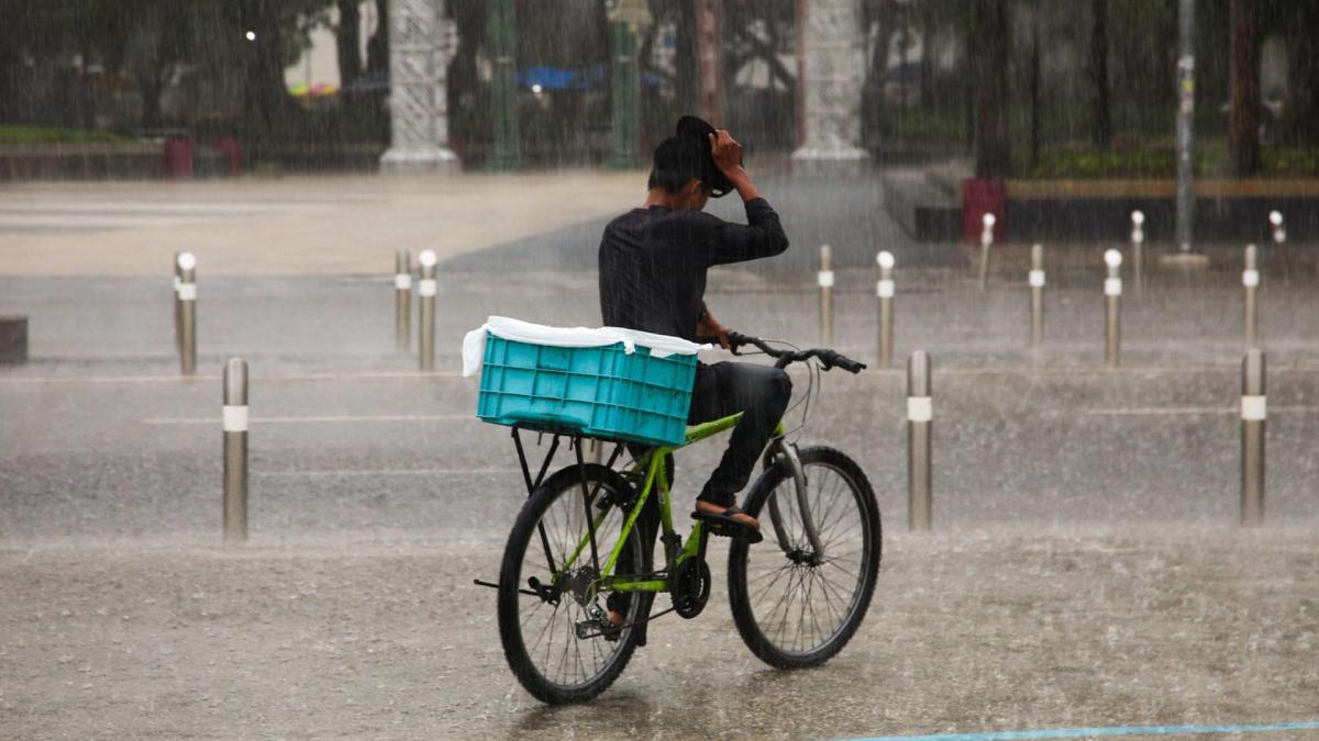 Seguirán lluvias fuertes en 7 entidades; Conagua vigila nuevo sistema tropical