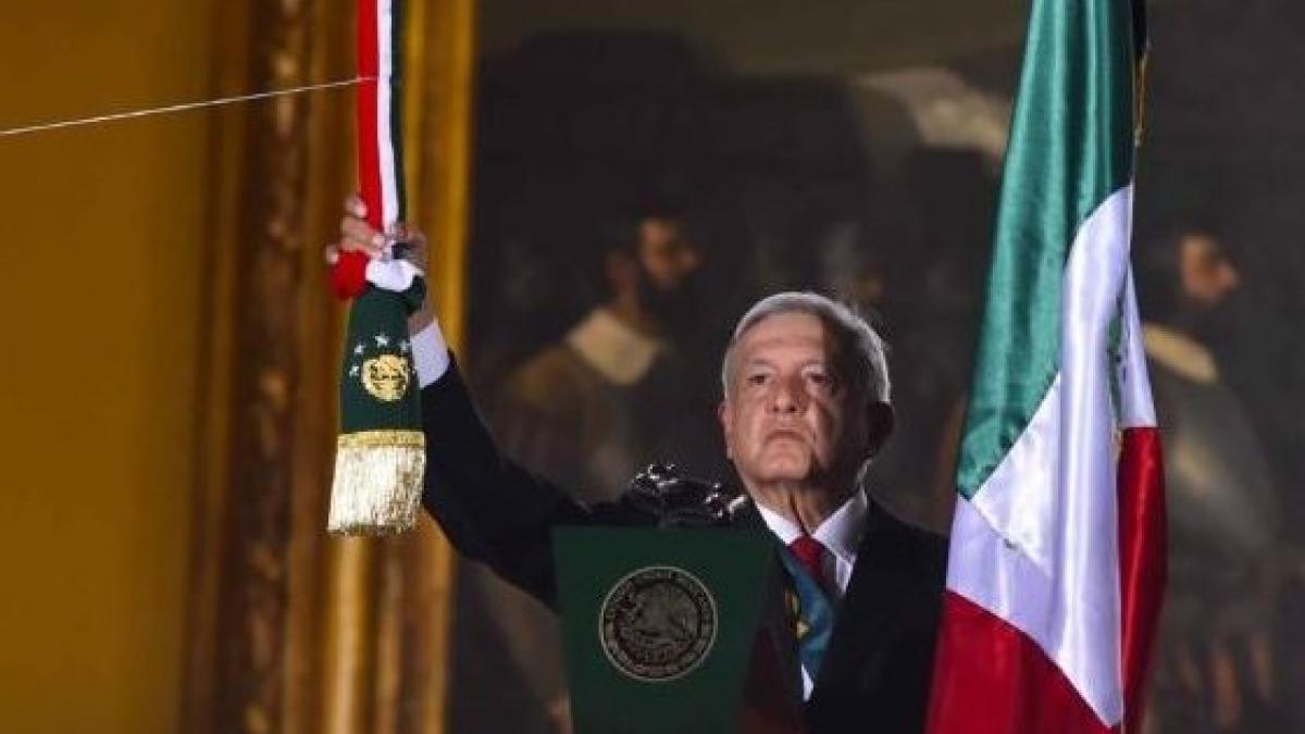 Con 20 Vivas Amlo Da Su Primer Grito De Independencia 3827