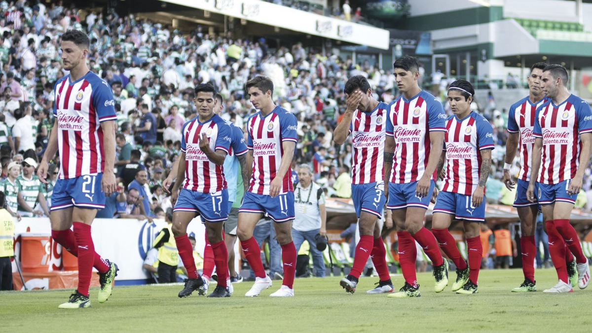 Ni en un nuevo torneo Chivas se sacude su mala suerte