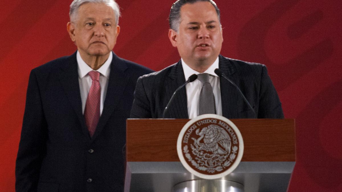 Empresas señaladas por Santiago Nieto niegan "campañas negras"