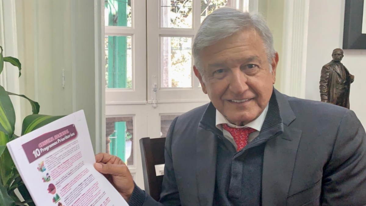 VIDEO: Llama AMLO a participar en consulta sobre Programas ...