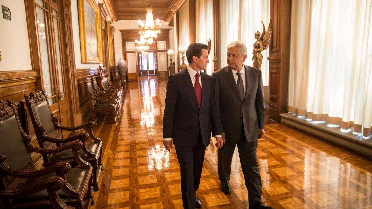 Confirma AMLO comunicación y comidas con EPN; 'le agradezco que no se metió en elección de 2018', dice