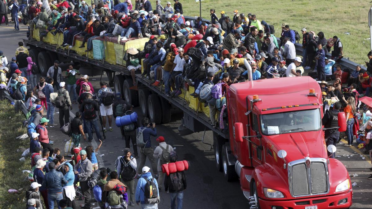 Primera caravana de migrantes sale de Zapopan se dirigen hacia Tepic