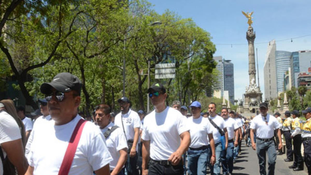 Cerveceros sobreviven a intento de remontada y se imponen 7-5 sobre Filis