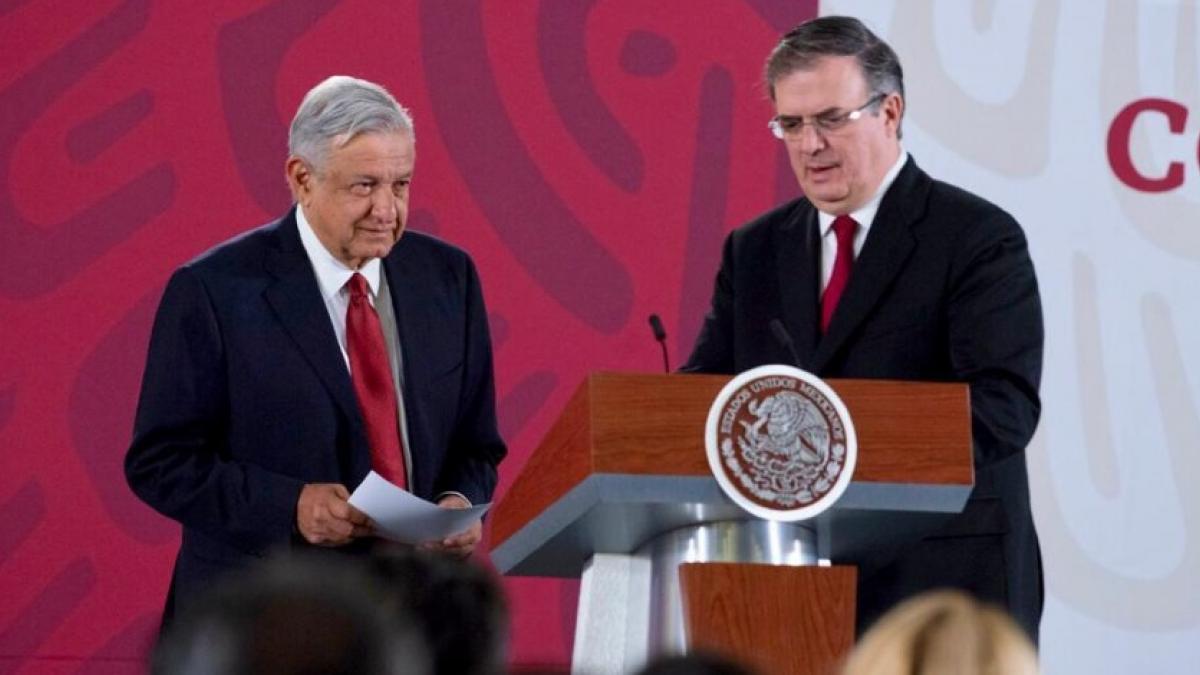 Ebrard es un hombre responsable y consecuente, asegura AMLO tras decisión de permanecer en Morena