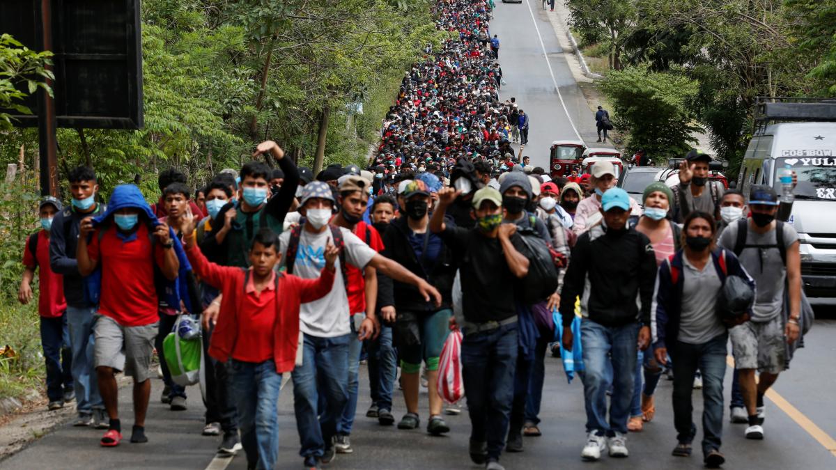 Guatemala Frena El Avance De 8 Mil Migrantes Hondureños 