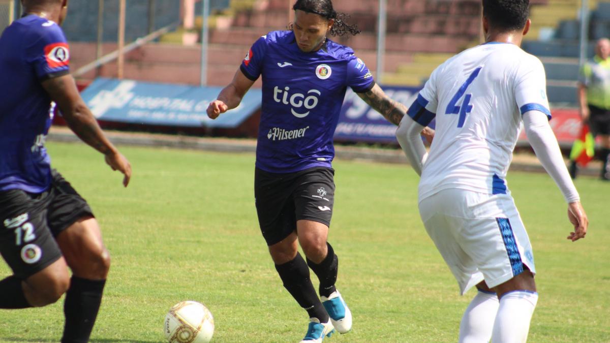 Carlos "Gullit" Peña regresa a las canchas después de ocho meses y lo hace con equipo de Primera División