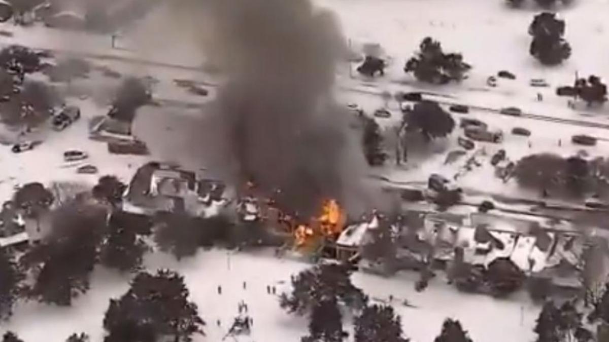 Strong fire is registered in several houses located in Dallas, Texas