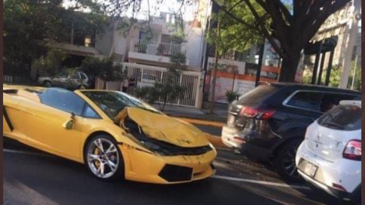 Choque entre Lamborghini y auto particular es registrado en Guadalajara