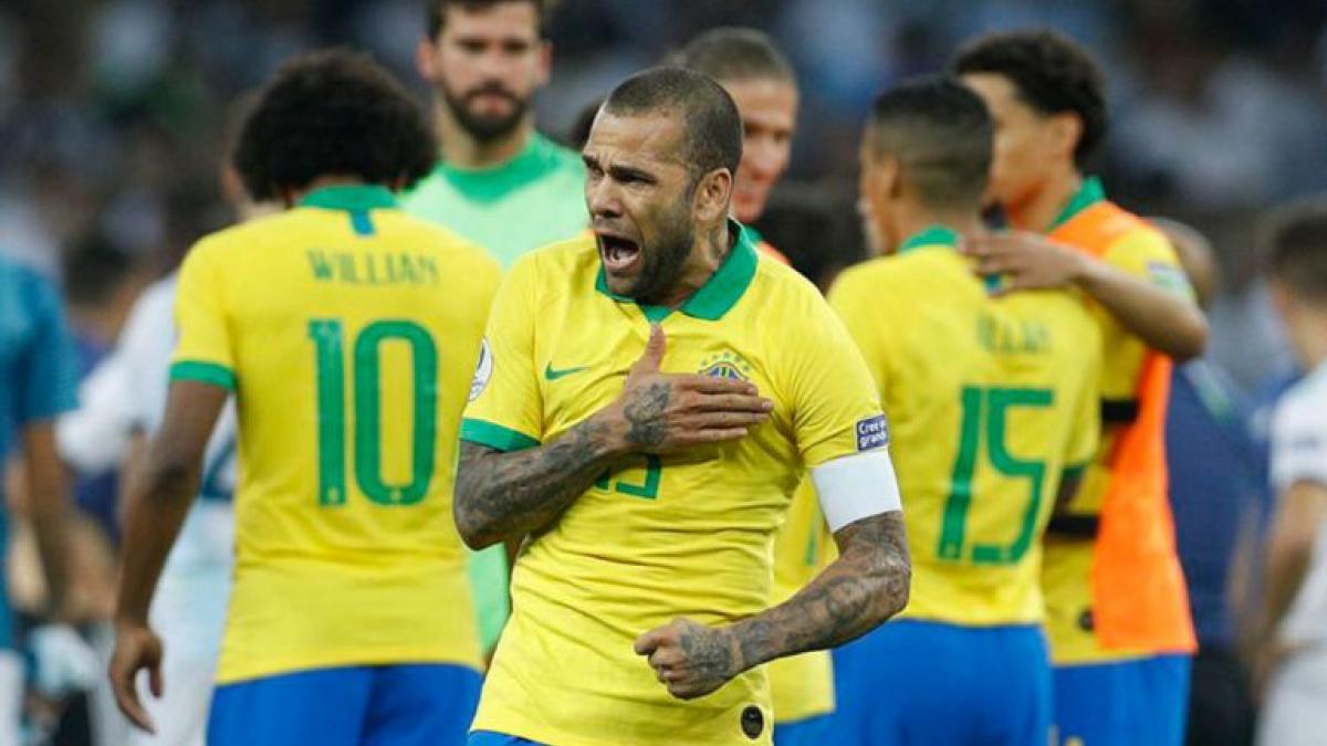 Pumas sólo espera el sí de Dani Alves para mandarle su contrato y se convierta en su nuevo jugador