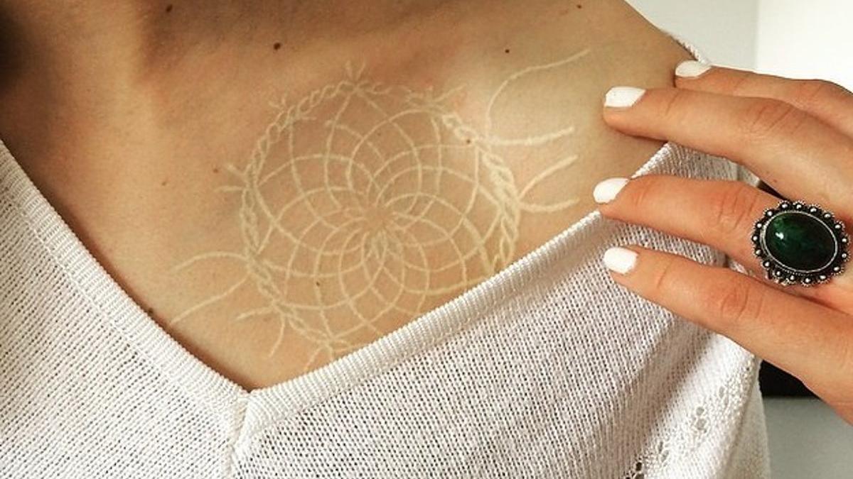 Tatuajes con tinta blanca: todo lo que necesitas saber antes de hacerte uno