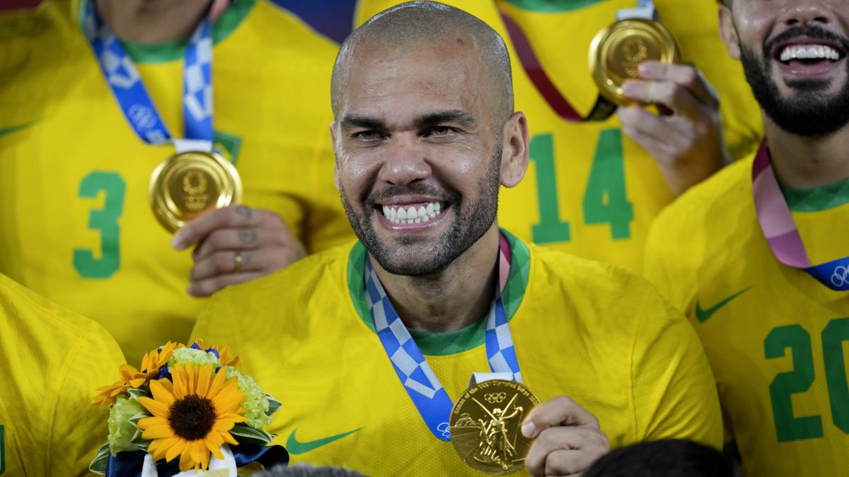 Dani Alves, el jugador más ganador en el futbol mundial llega a Pumas