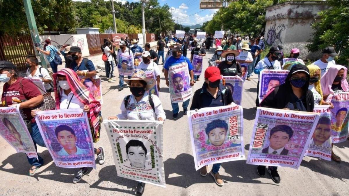 Padres de los 43 normalistas afirman que la división entre ellos afecta el caso Ayotzinapa