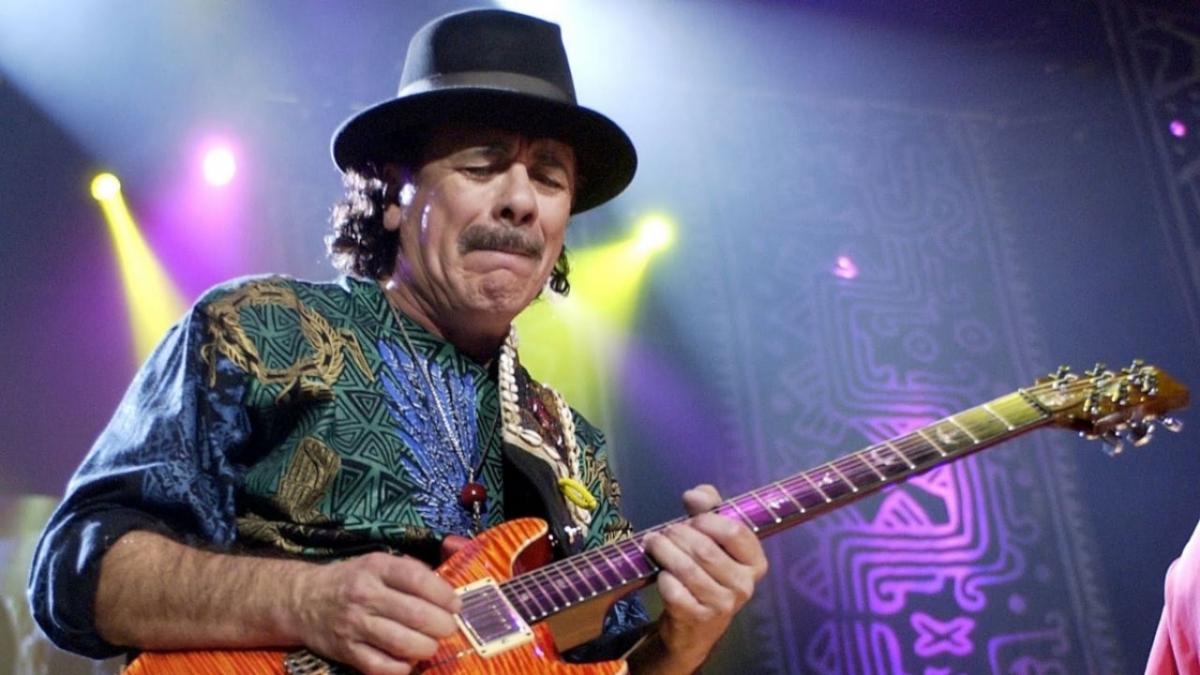 Carlos Santana colapsa en pleno concierto en Michigan