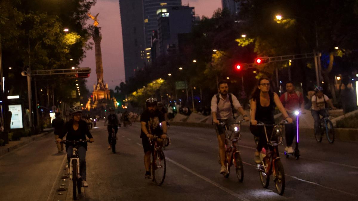 Paseo nocturno en la CDMX conoce ruta, horario y dónde rentar tu bici