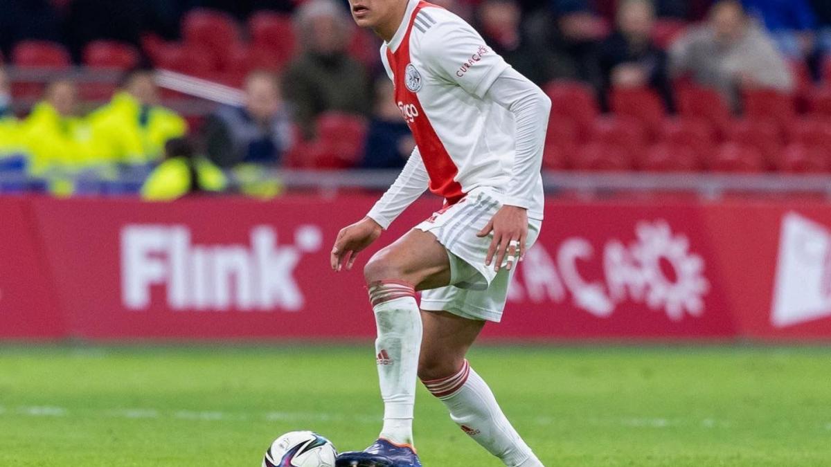 Edson Álvarez fuera del Ajax; el equipo neerlandés desaparece al mexicano de un lugar sagrado