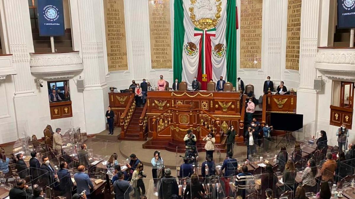 Congreso de CDMX guarda minuto de silencio por migrantes hallados sin vida en San Antonio