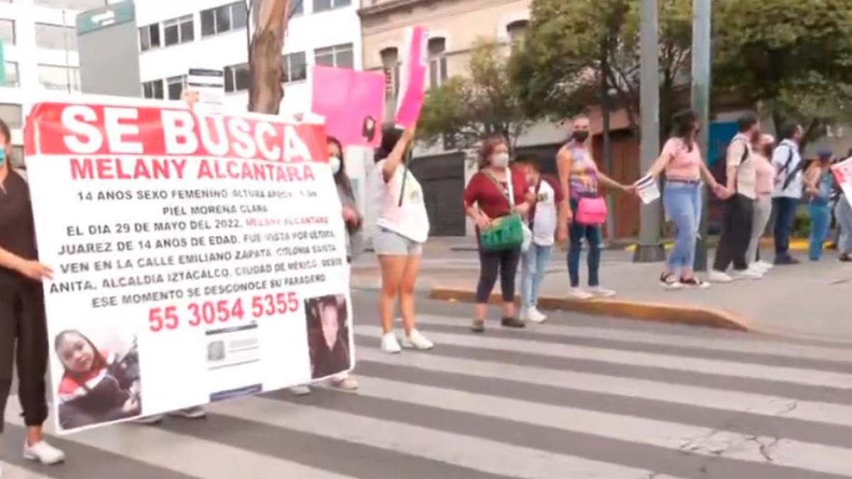 Exigen justicia tras desaparición de joven en Iztacalco con bloqueo vial en CDMX