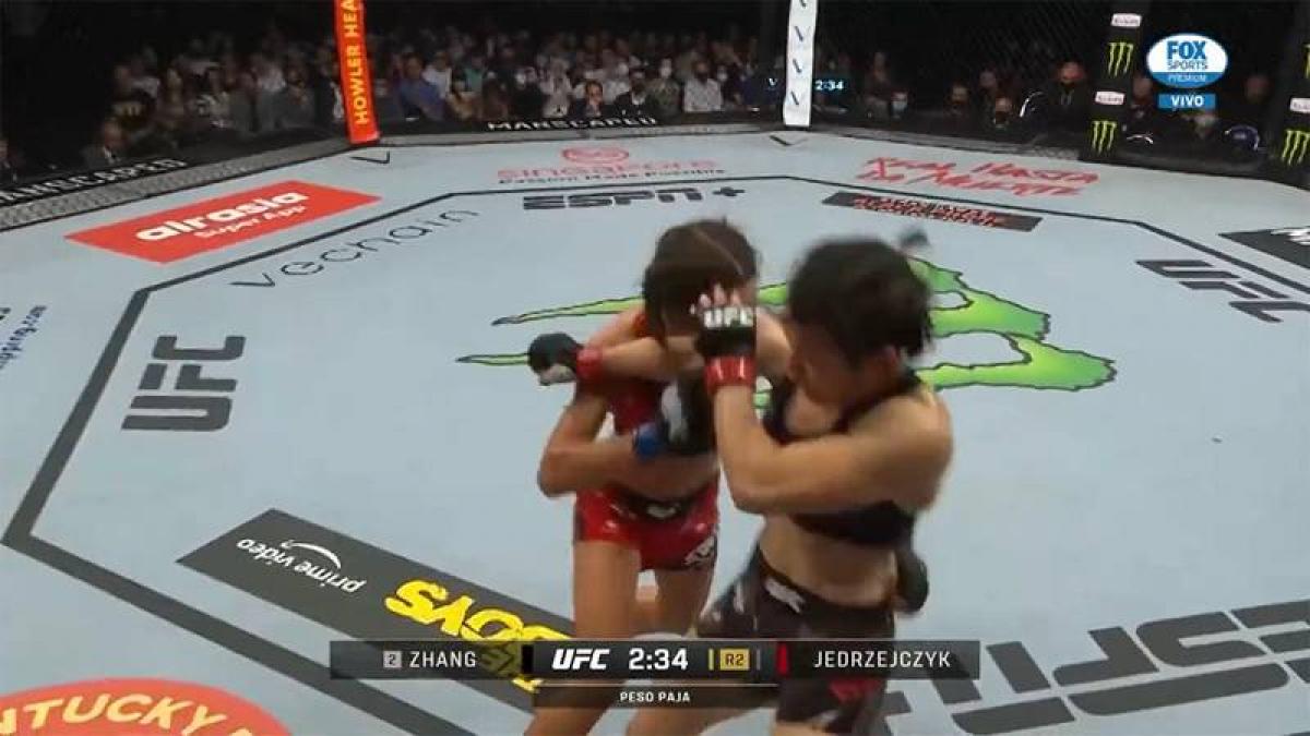 VIDEO: ¡IMPRESIONANTE! Así fue el BRUTAL nocaut de Zhang Weili a Joana Jedrzejczyk