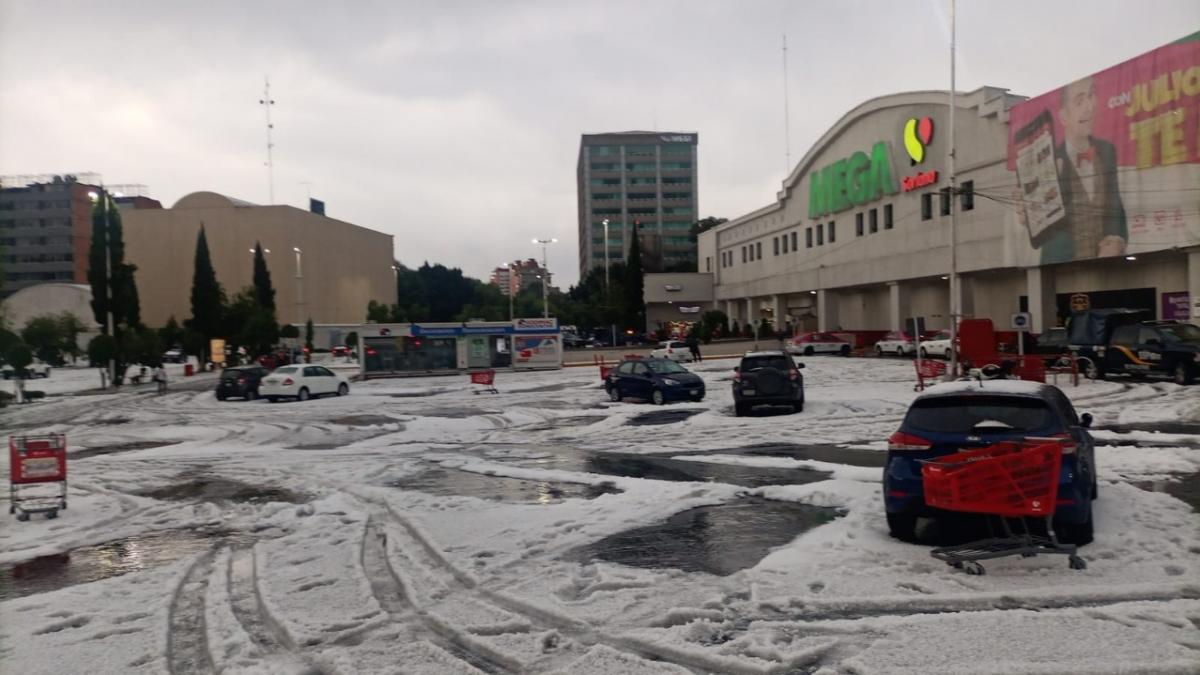 Lluvia sorprende a capitalinos; granizada pinta de blanco algunas calles de la CDMX (VIDEOS)