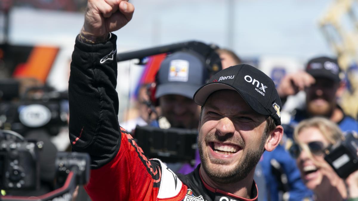 NASCAR: El mexicano Daniel Suárez logra triunfo histórico en Sonoma