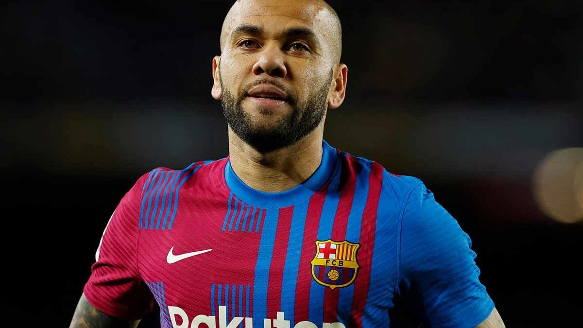 ¡OFICIAL! Dani Alves anuncia su salida del Barcelona con conmovedor mensaje