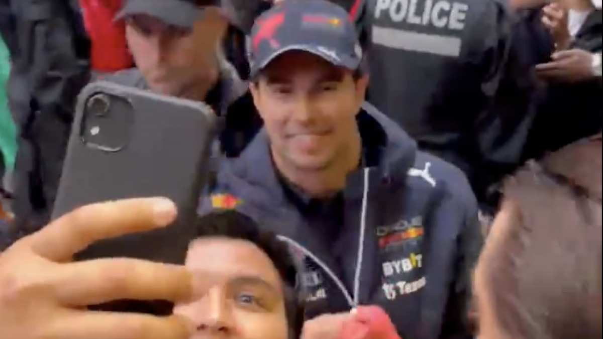 VIDEO: El increíble recibimiento de la afición mexicana a Checo Pérez en su hotel en Canadá