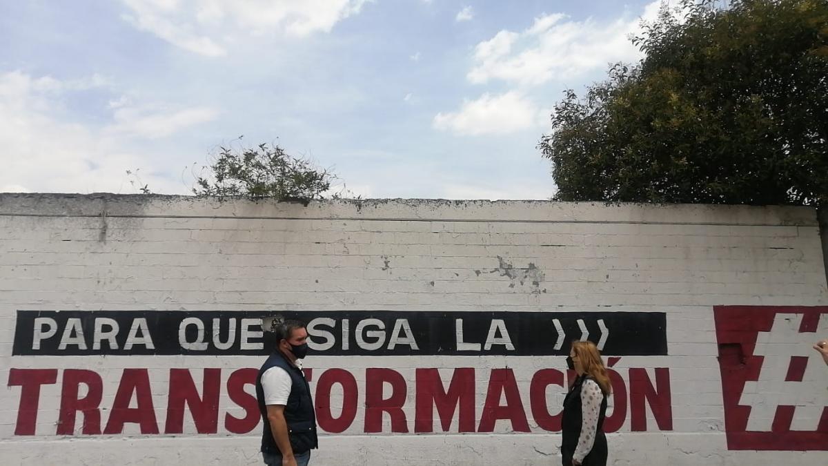 Panistas en CDMX exigen a Gobierno capitalino pinte de blanco bardas “EsClaudia”