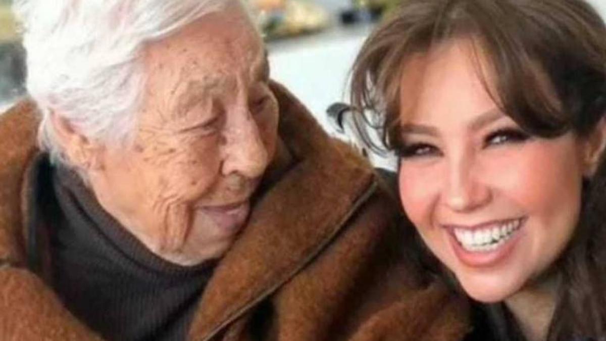 Thalía se despide destrozada de su abuelita Eva Mange: "Luchó hasta sus últimas de vida" (VIDEO)