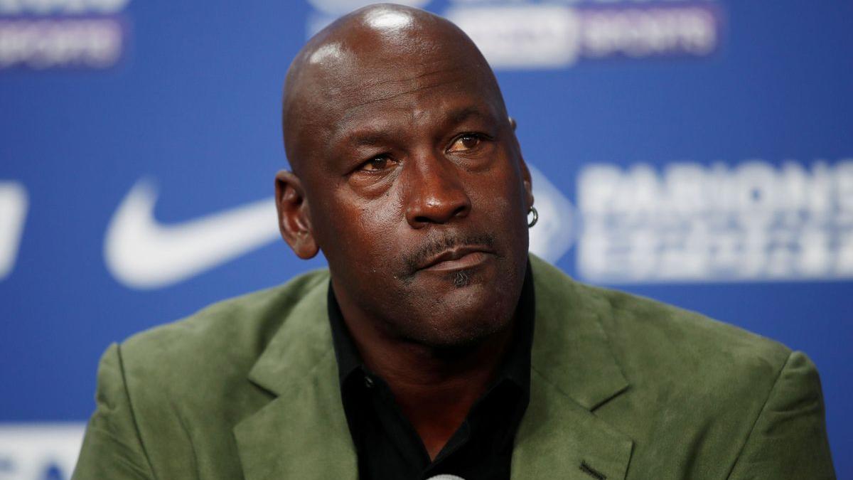 VIDEO: Michael Jordan le niega foto a niños y varios aficionados lo critican en redes sociales