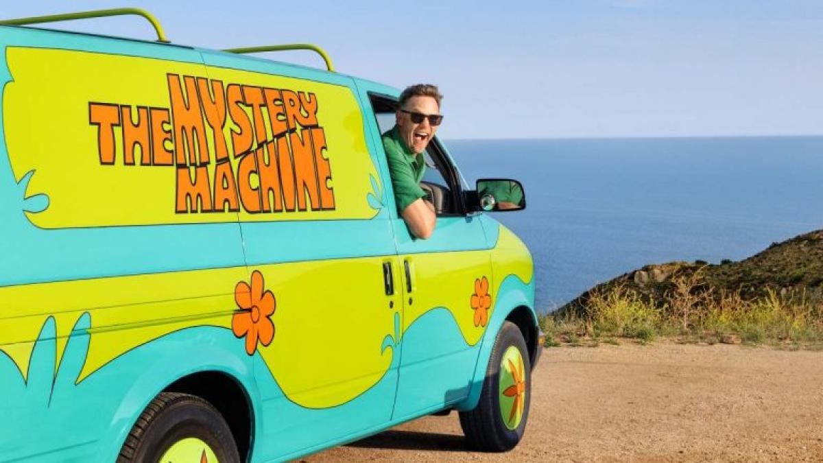 "Shaggy" renta la Máquina del Misterio en Airbnb a 400 pesos la noche