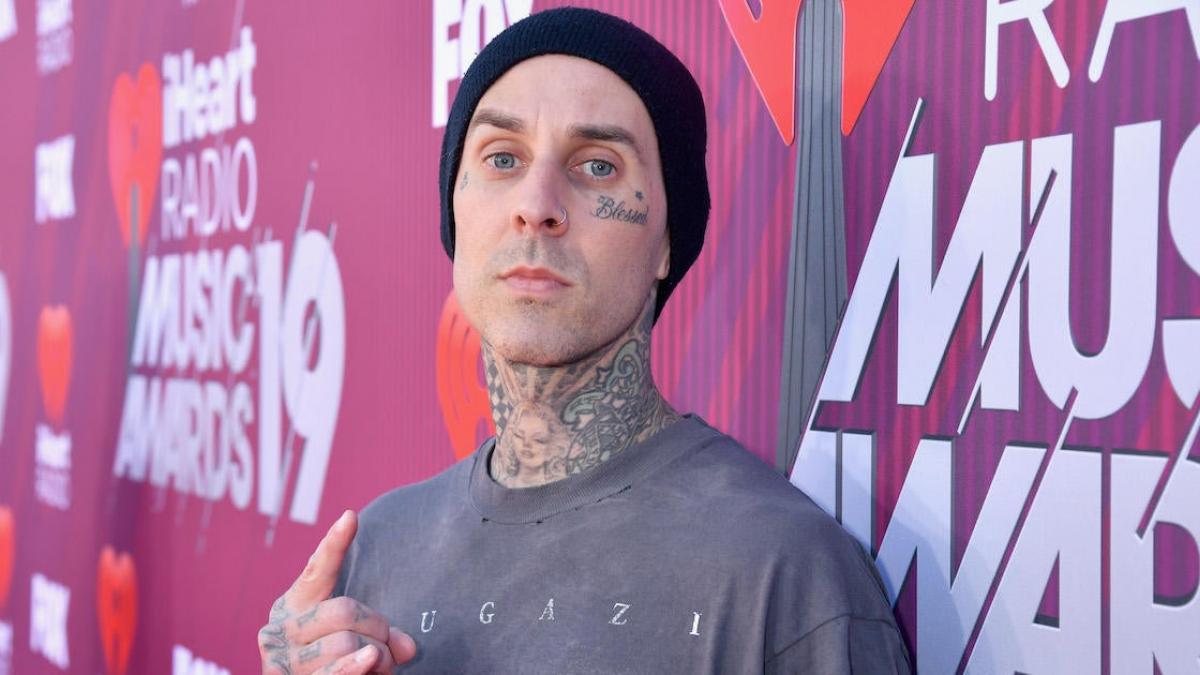 Hospitalizan de emergencia a Travis Barker de Blink 182; su hija pide orar por él